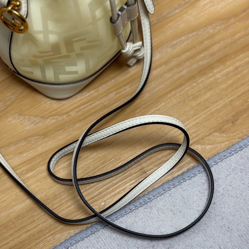 FENDI白色雙拼水桶包-13