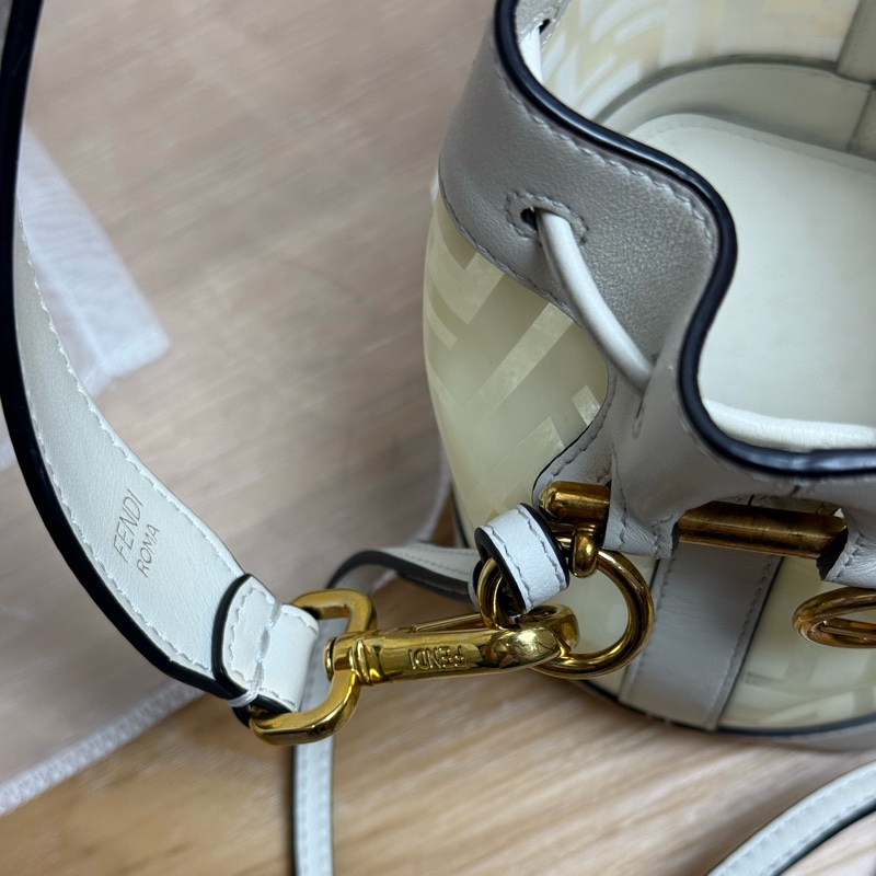 FENDI白色雙拼水桶包-14