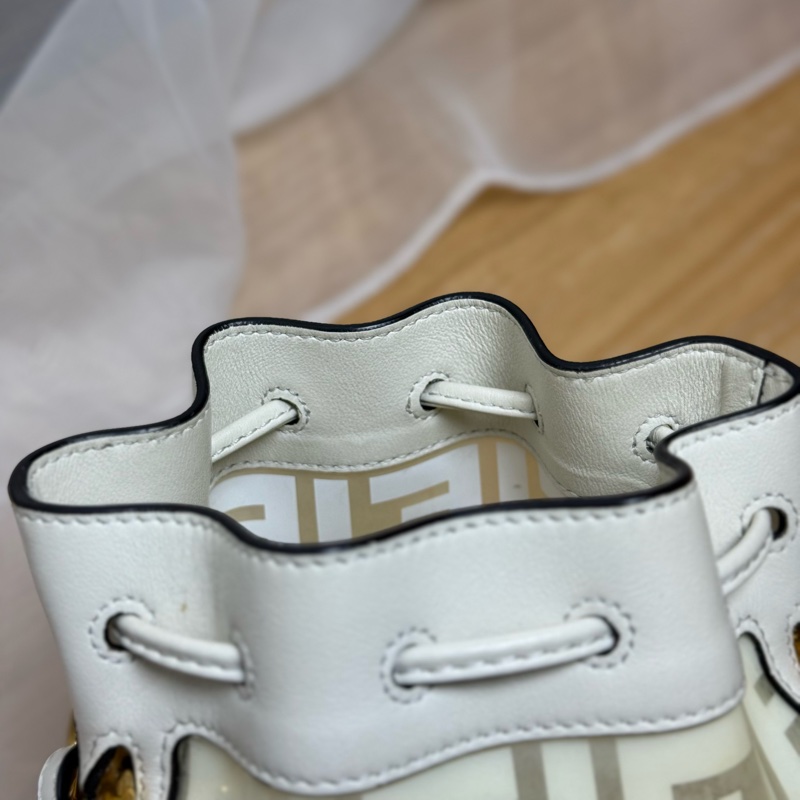 FENDI白色雙拼水桶包-17