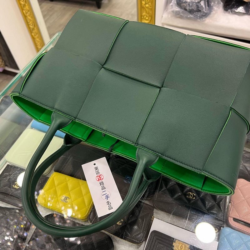 東區正精品㊣BOTTEGA VENETA BV 652867 ARCO S 近全新綠色雙色全皮大格編織手提包 RZ4813-4
