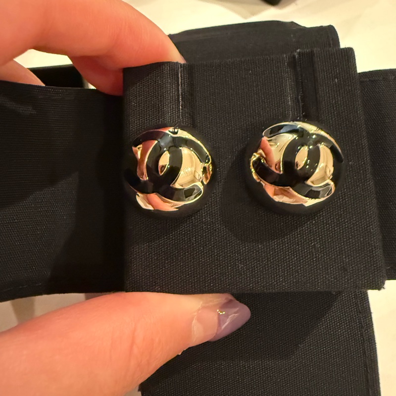 💖Chanel 耳環 耳針 半球金色黑字💖 全新-1