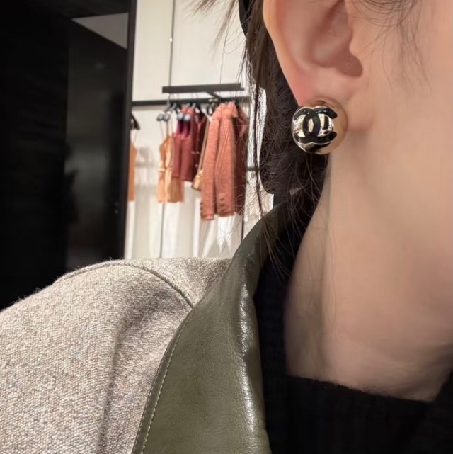 💖Chanel 耳環 耳針 半球金色黑字💖 全新-9