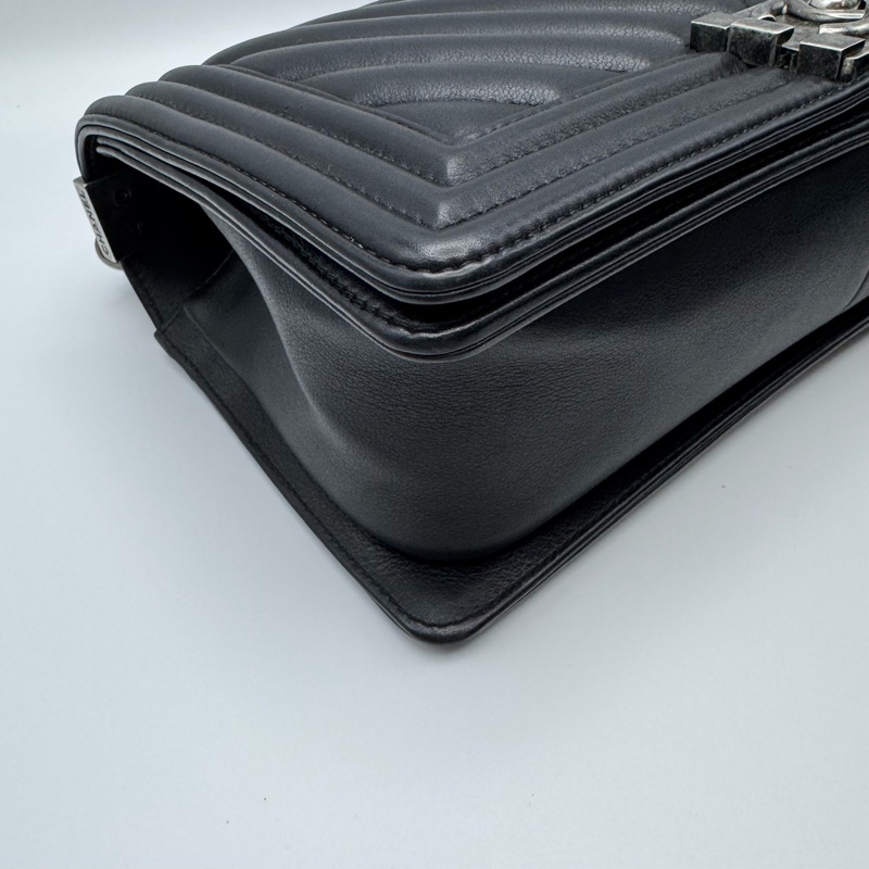 Chanel 香奈兒Leboy中號25V紋羊皮黑银單肩包-7