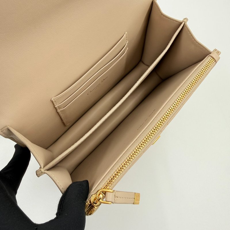 CHRISTIAN DIOR - 淡米色羊皮金釦Miss Caro 大籐格紋斜背包-5