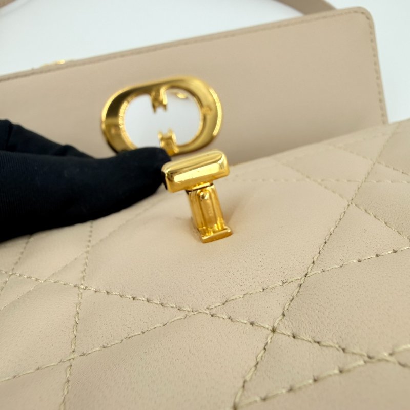 CHRISTIAN DIOR - 淡米色羊皮金釦Miss Caro 大籐格紋斜背包-11