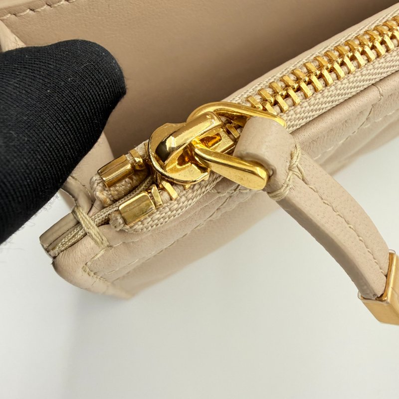 CHRISTIAN DIOR - 淡米色羊皮金釦Miss Caro 大籐格紋斜背包-12