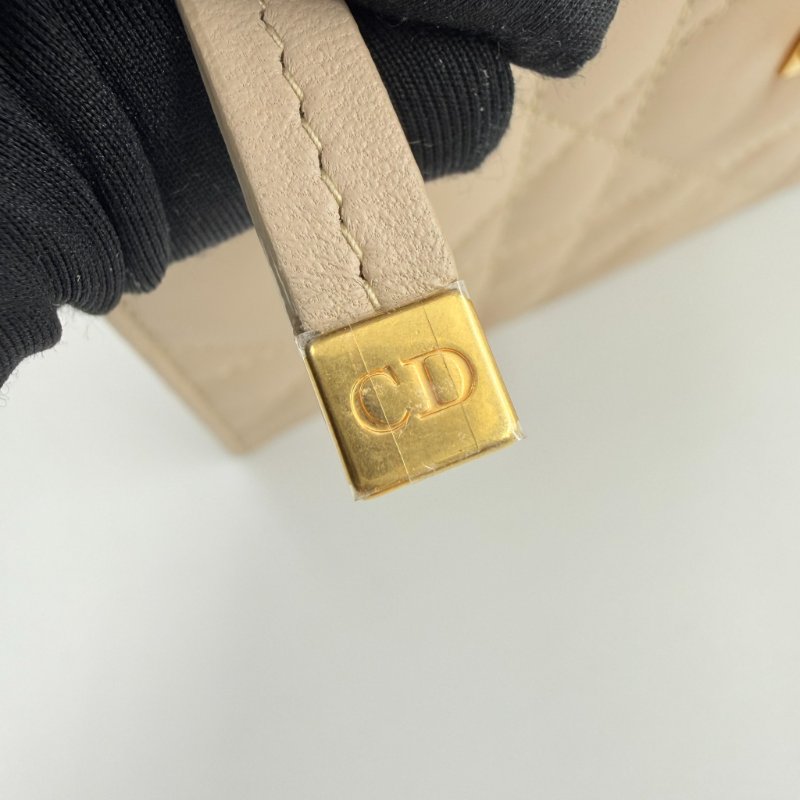 CHRISTIAN DIOR - 淡米色羊皮金釦Miss Caro 大籐格紋斜背包-13