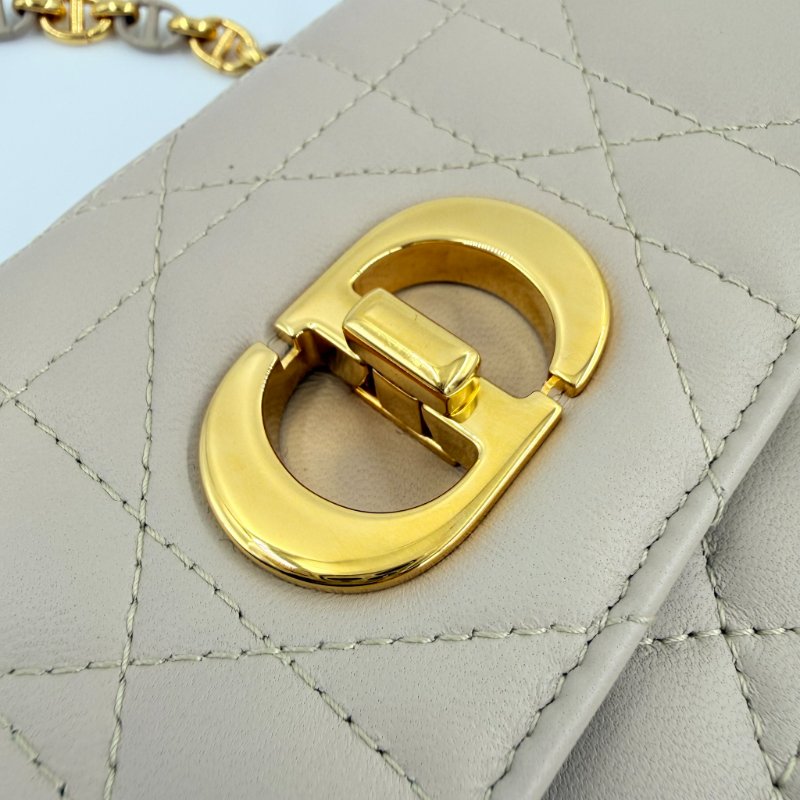 CHRISTIAN DIOR - 淡米色羊皮金釦Miss Caro 大籐格紋斜背包-23