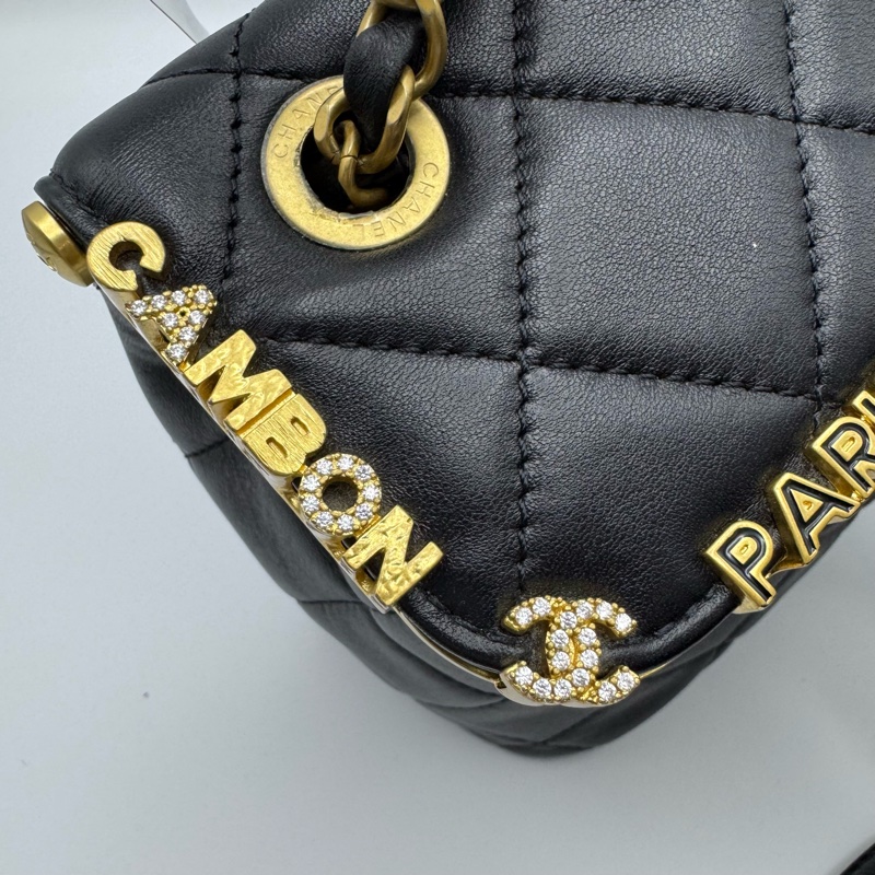 香奈兒 Chanel 23C 黑金字母盒子單肩包，晚宴包，高級手工坊系列，晶片款Quilted Lambskin Paris Monaco Kiss Lock Vanity Mini Black-4