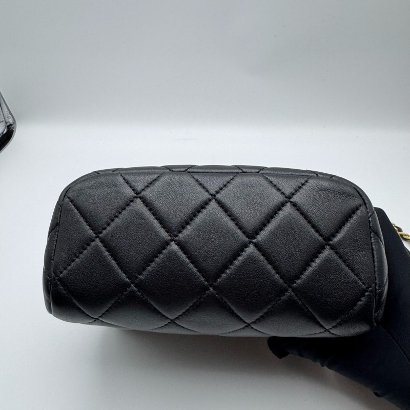 香奈兒 Chanel 23C 黑金字母盒子單肩包，晚宴包，高級手工坊系列，晶片款Quilted Lambskin Paris Monaco Kiss Lock Vanity Mini Black-8