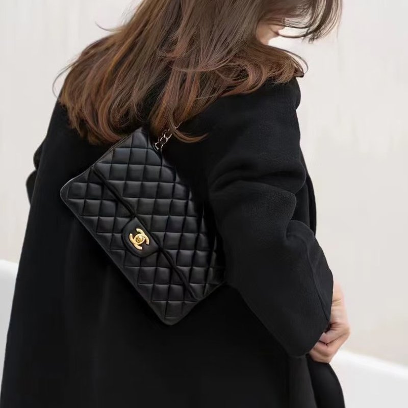 CHANEL - 黑色羊皮菱格金釦COCO 23cm-9