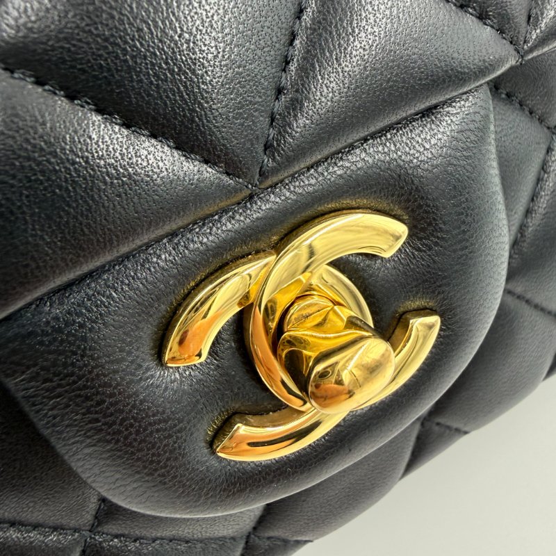 CHANEL - 黑色羊皮菱格金釦COCO 23cm-19