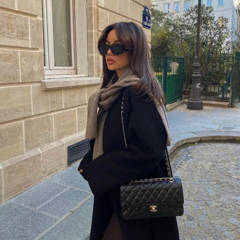 CHANEL - 黑色羊皮菱格金釦COCO 23cm-8