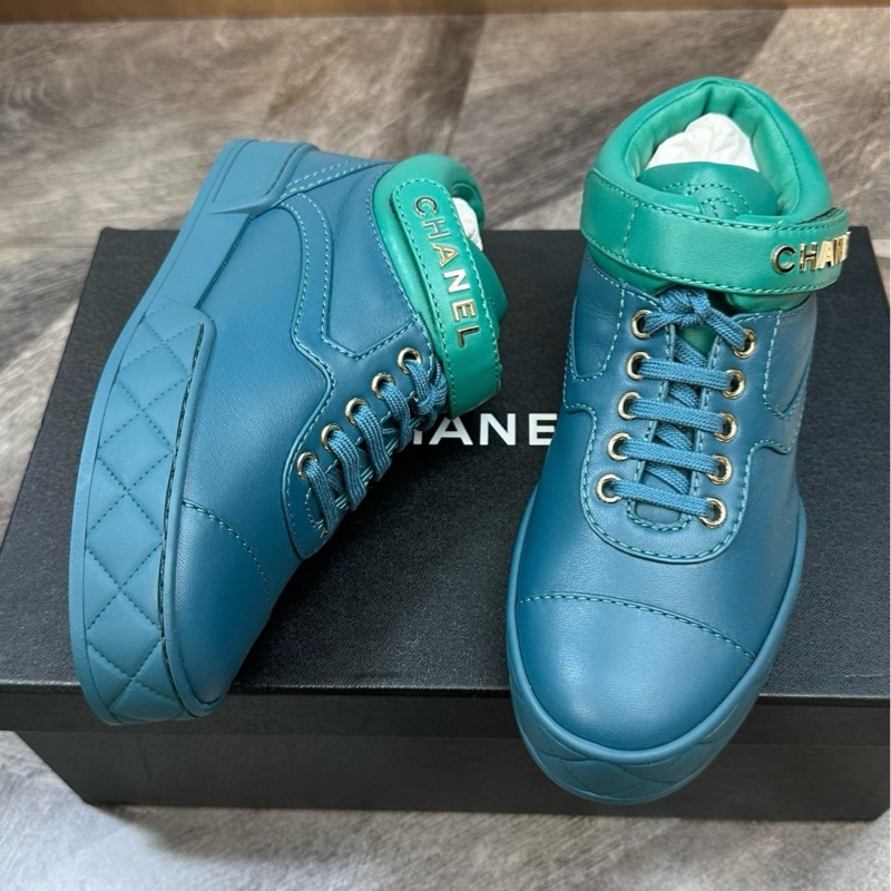 閒置新Chanel 香奈兒 全皮高幫板鞋 吸睛藍色拼色 金色字母logo 非常精緻 菱格厚底 顯腿長 女款 超值 35碼 附件：塵袋。-1