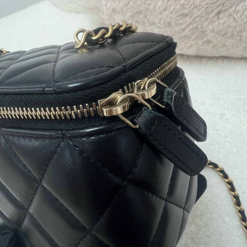 Chanel 黑色金球長盒子/化妝包-5