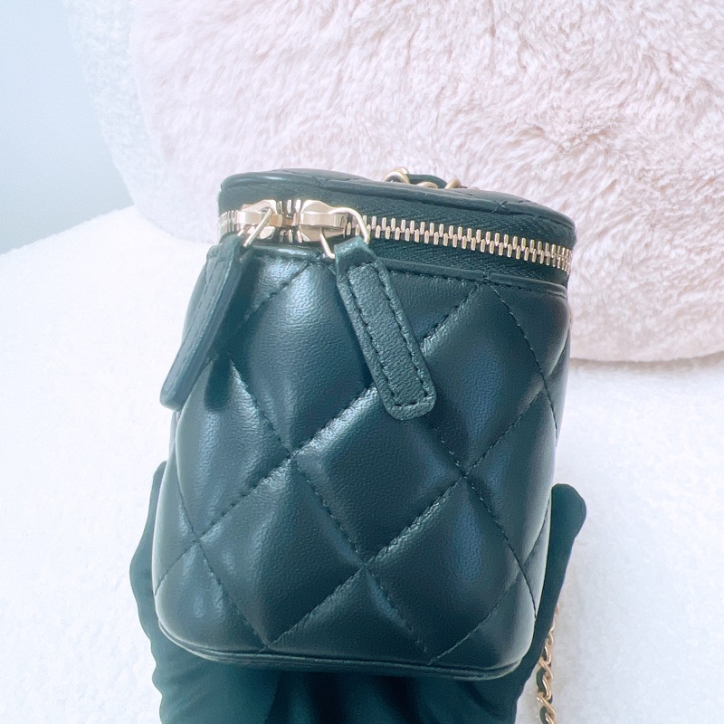 Chanel 黑色金球長盒子/化妝包-10