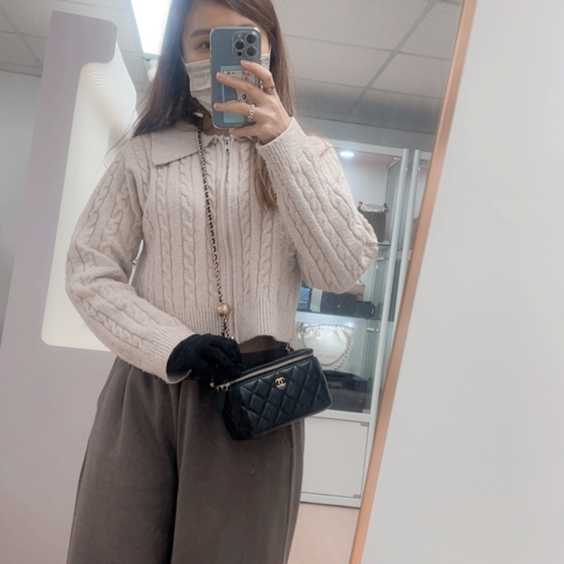 Chanel 黑色金球長盒子/化妝包-15