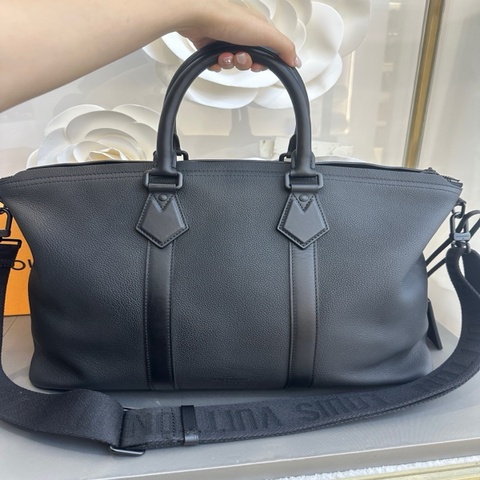 Louis Vuitton 路易威登 lock it tote 全黑牛皮 高級荔枝紋 手提包 公文包 可調節肩帶  。