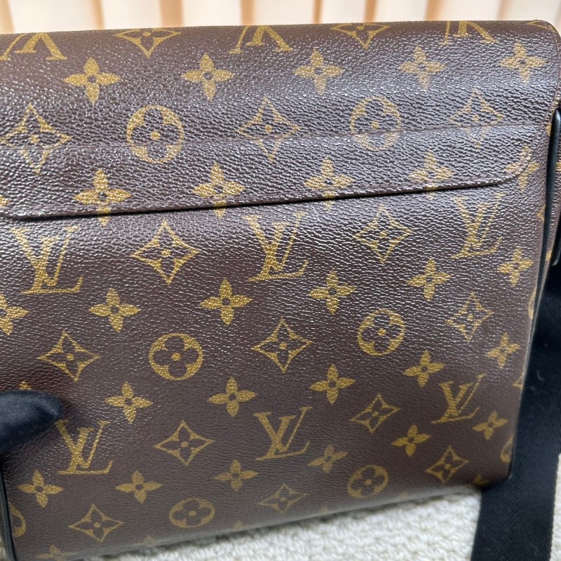 LV路易威登老花郵差包  經典款 翻蓋設計 容量大 日常通勤百搭 肩帶可調節 單肩斜挎都行-9