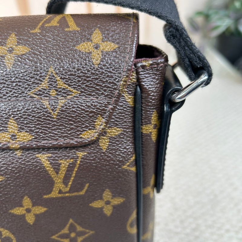 LV路易威登老花郵差包  經典款 翻蓋設計 容量大 日常通勤百搭 肩帶可調節 單肩斜挎都行-10