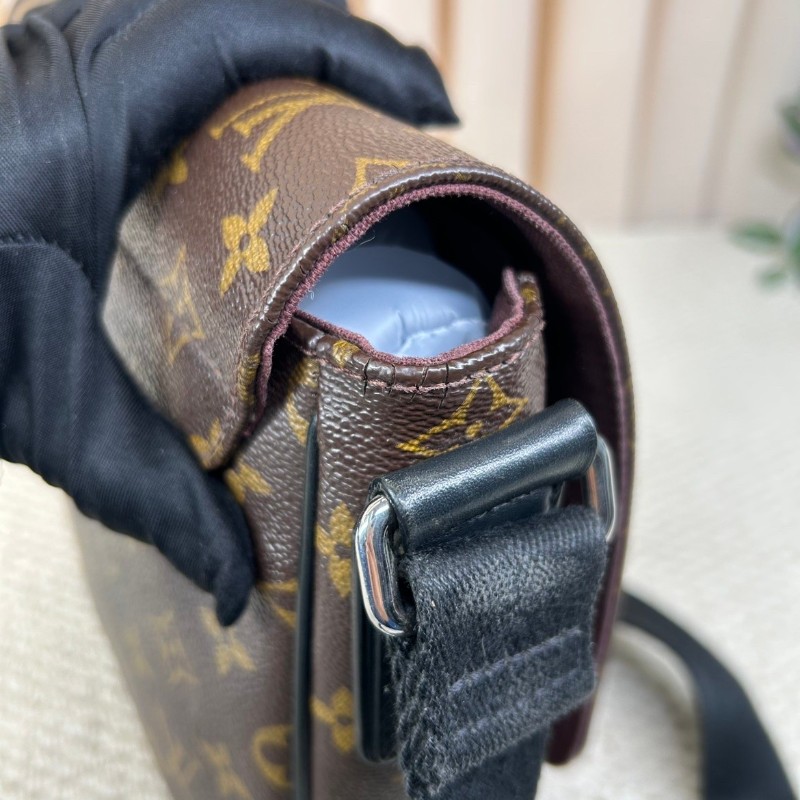 LV路易威登老花郵差包  經典款 翻蓋設計 容量大 日常通勤百搭 肩帶可調節 單肩斜挎都行-12