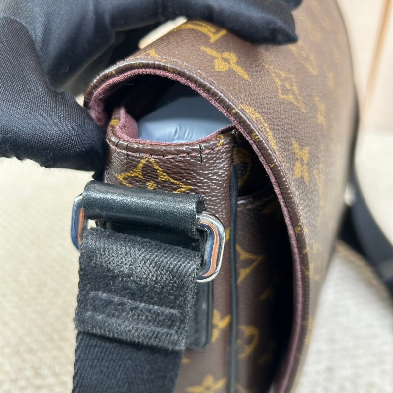 LV路易威登老花郵差包  經典款 翻蓋設計 容量大 日常通勤百搭 肩帶可調節 單肩斜挎都行-13