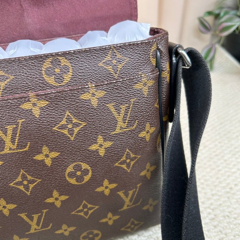 LV路易威登老花郵差包  經典款 翻蓋設計 容量大 日常通勤百搭 肩帶可調節 單肩斜挎都行-20