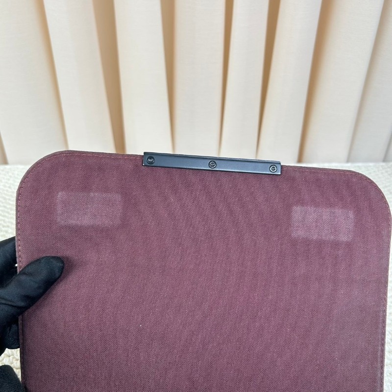 LV路易威登老花郵差包  經典款 翻蓋設計 容量大 日常通勤百搭 肩帶可調節 單肩斜挎都行-21