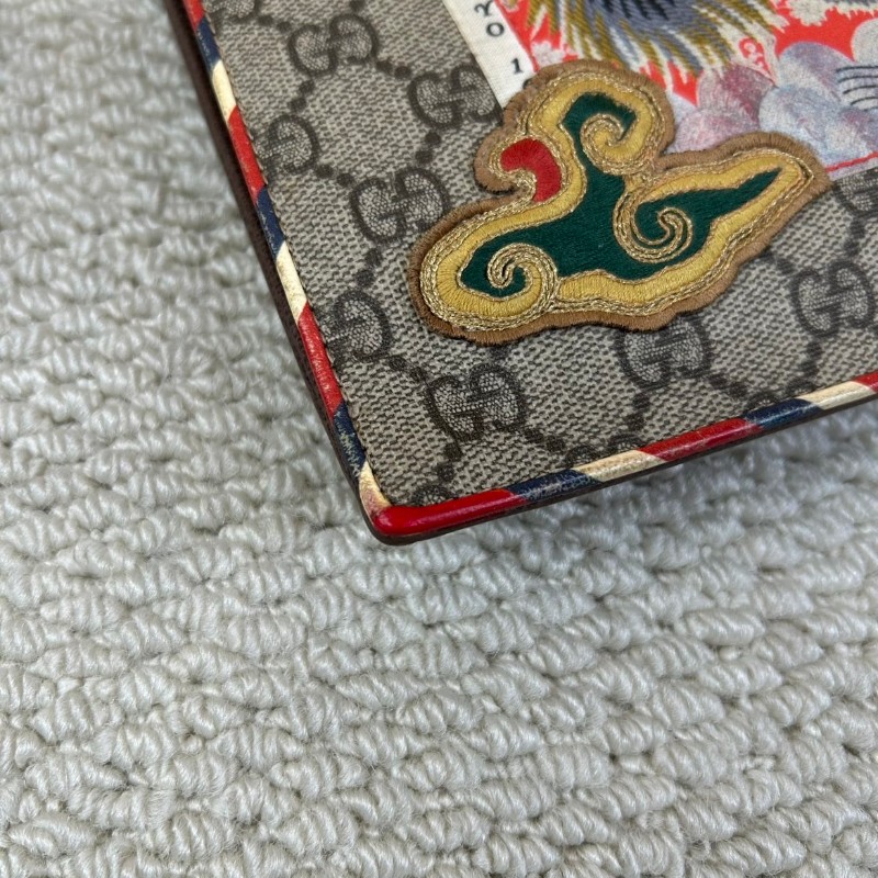 Gucci古馳老花虎頭飛碟刺繡  附帶獨特徽章設計 經典款式 時尚百搭 包身虎頭+拼貼設計 細節很特別 拉鏈正常-17