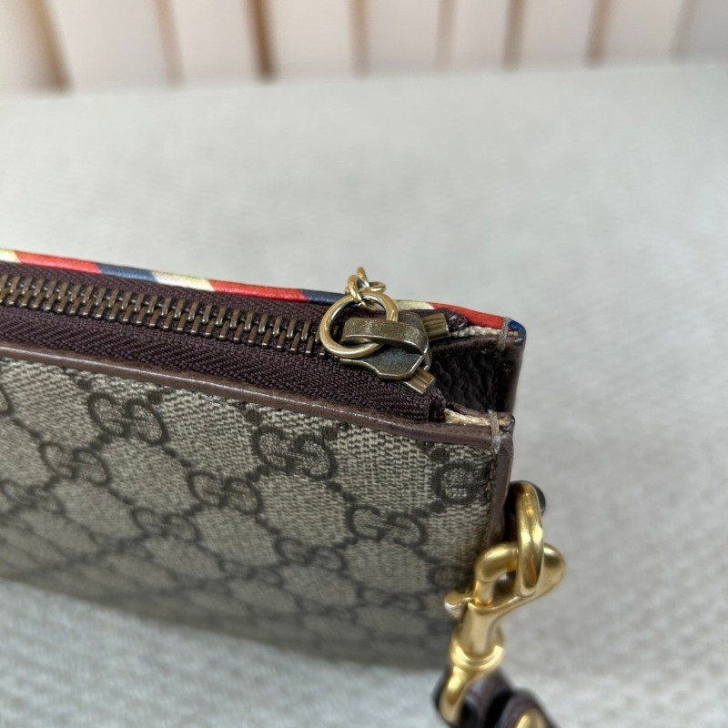 Gucci古馳老花虎頭飛碟刺繡  附帶獨特徽章設計 經典款式 時尚百搭 包身虎頭+拼貼設計 細節很特別 拉鏈正常-24