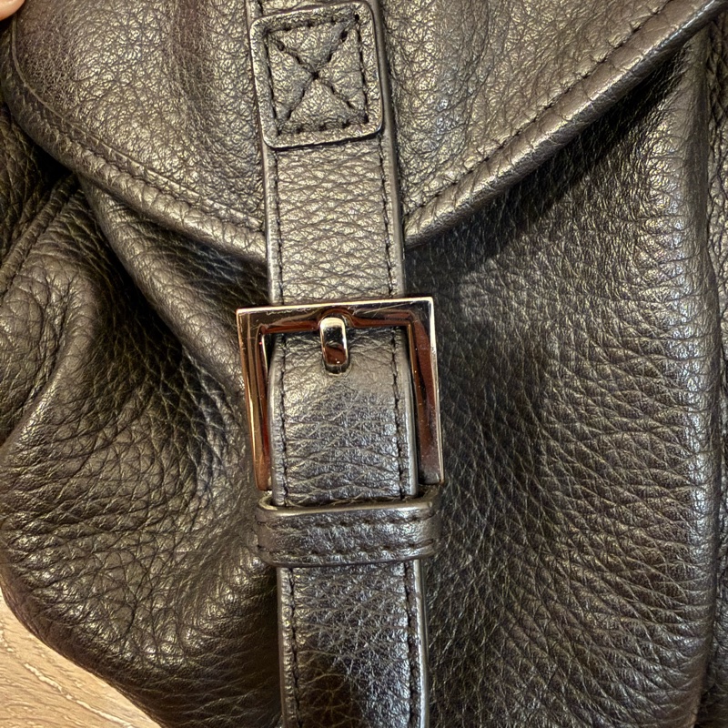 agnès b. 標誌壓花牛皮雙口袋背包-4