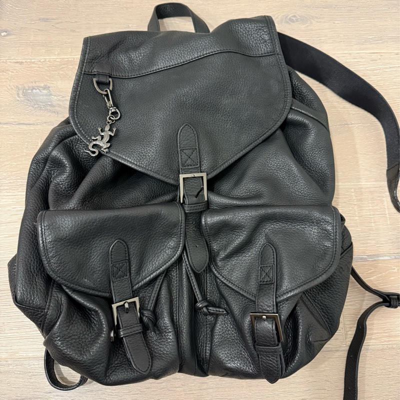 agnès b. 標誌壓花牛皮雙口袋背包-5