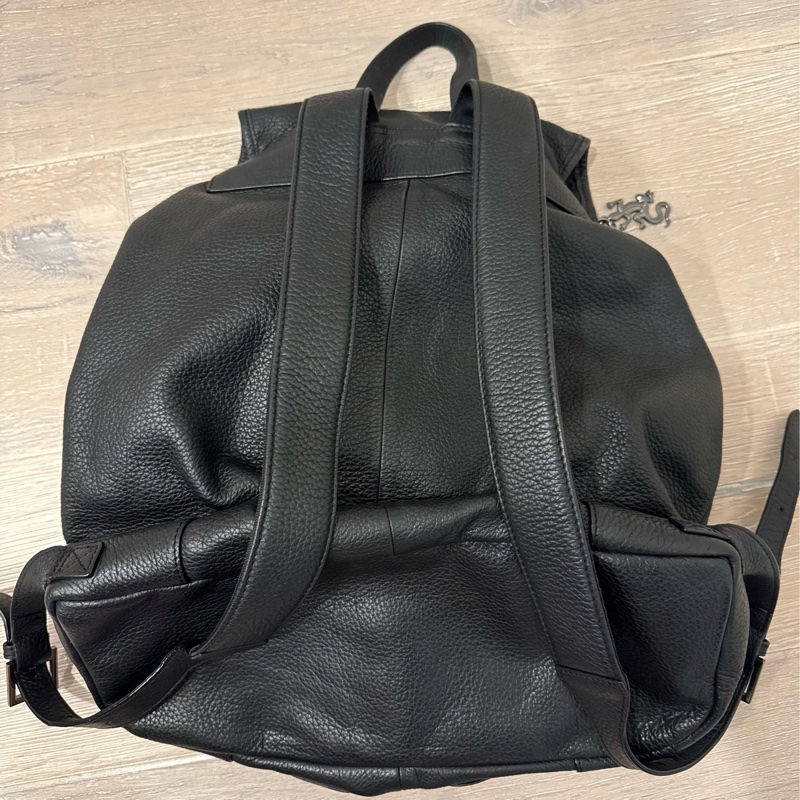 agnès b. 標誌壓花牛皮雙口袋背包-6