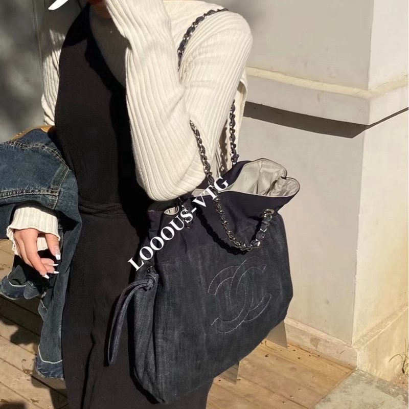 ✨Chanel 刺繡雙C logo 黑色牛仔托特包 好價🖤-1