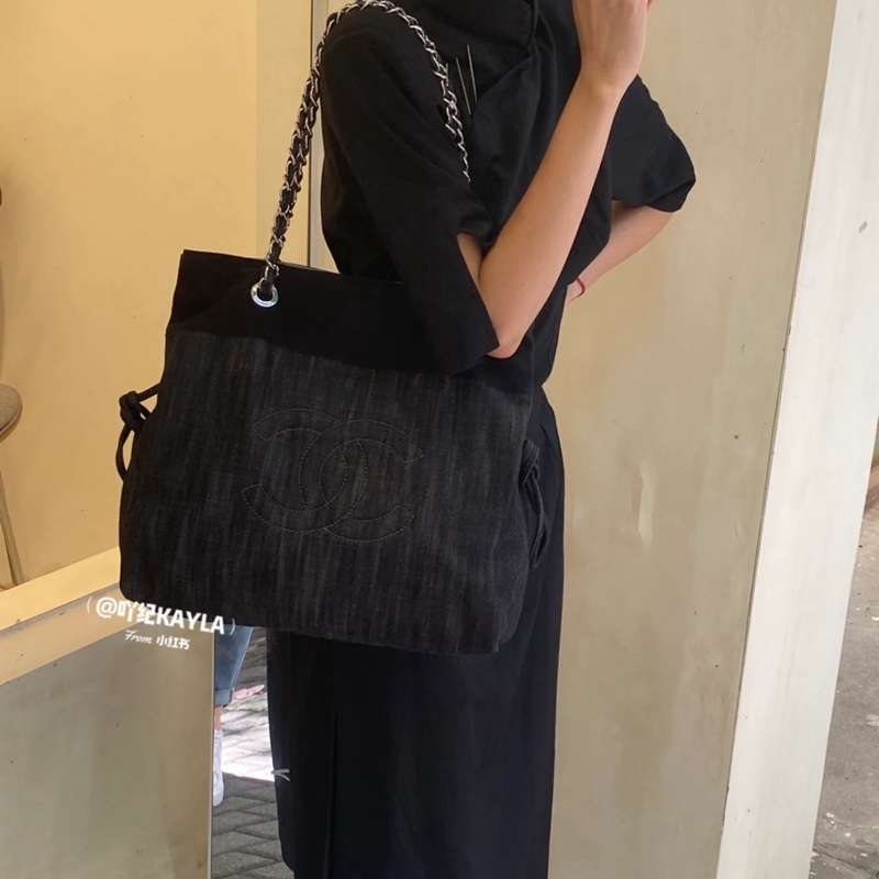 ✨Chanel 刺繡雙C logo 黑色牛仔托特包 好價🖤-2