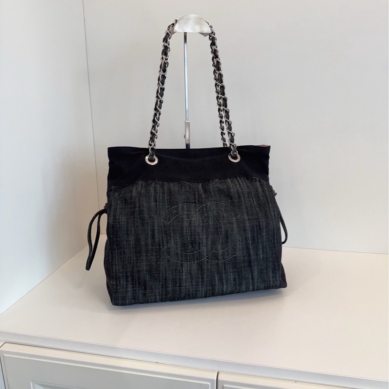 ✨Chanel 刺繡雙C logo 黑色牛仔托特包 好價🖤-3