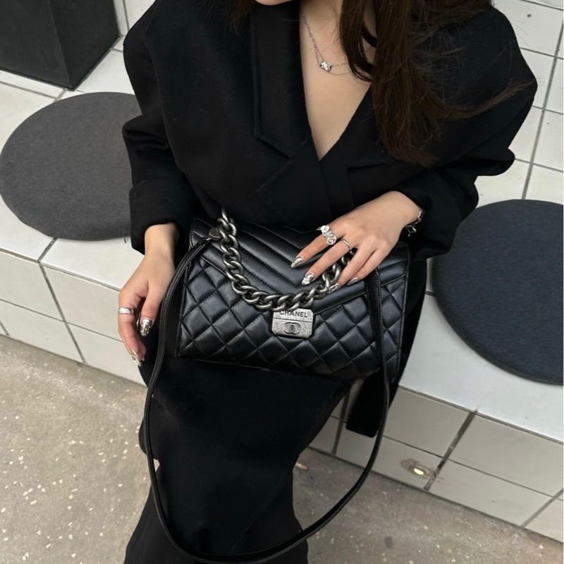 ✨Chanel 牛皮孟買郵差包 超有個性的帥包 有保卡🖤-2
