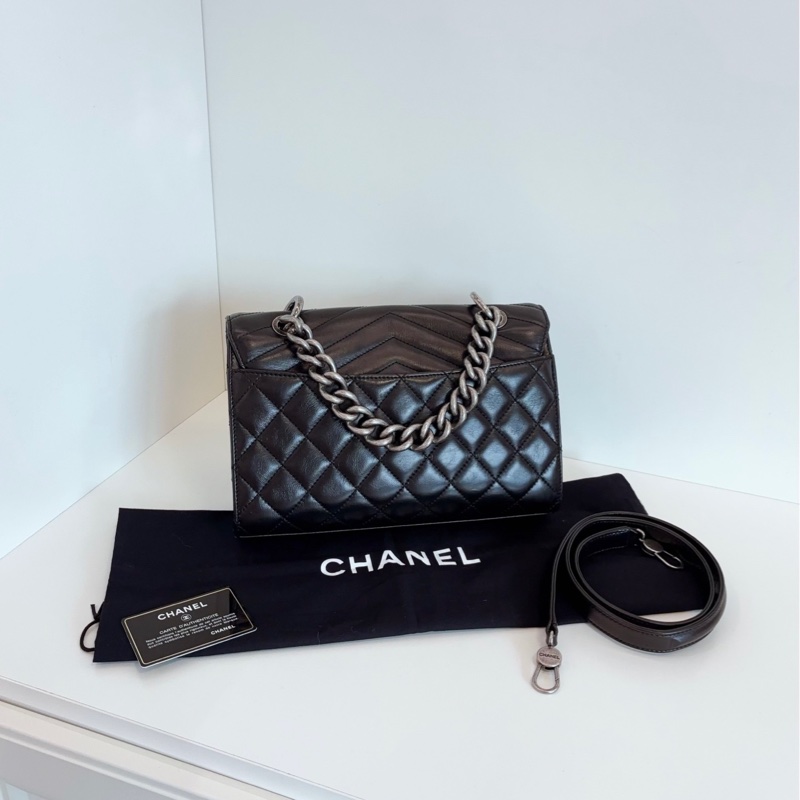 ✨Chanel 牛皮孟買郵差包 超有個性的帥包 有保卡🖤-4