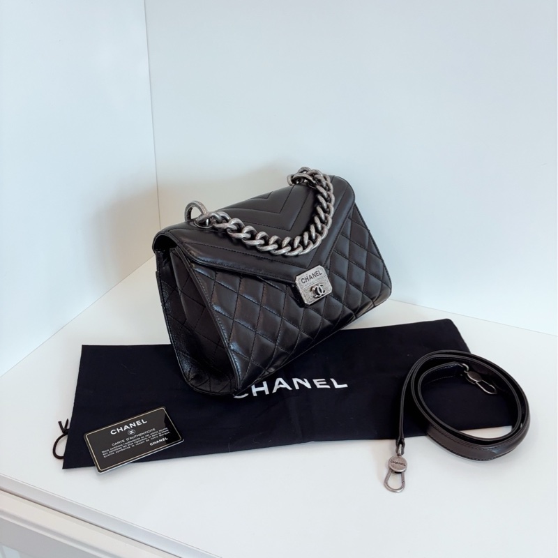 ✨Chanel 牛皮孟買郵差包 超有個性的帥包 有保卡🖤-5