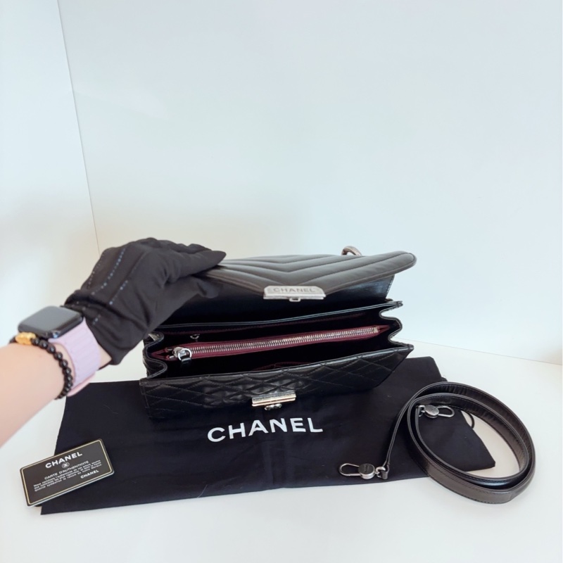 ✨Chanel 牛皮孟買郵差包 超有個性的帥包 有保卡🖤-9