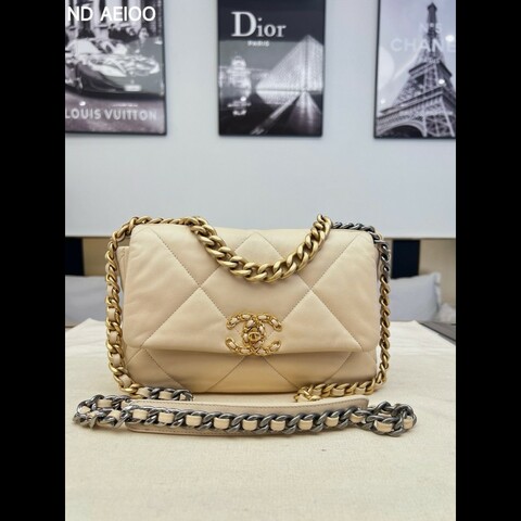 Chanel 奶杏色金扣19bag小號