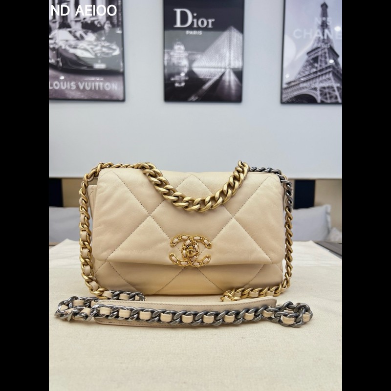 Chanel 奶杏色金扣19bag小號-0