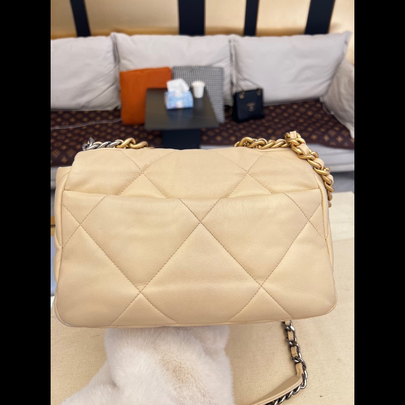 Chanel 奶杏色金扣19bag小號-2
