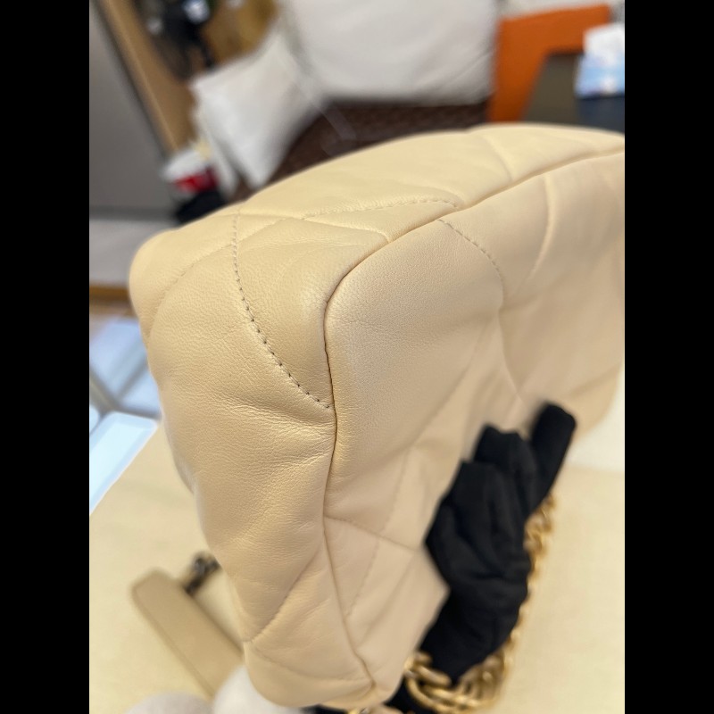 Chanel 奶杏色金扣19bag小號-3