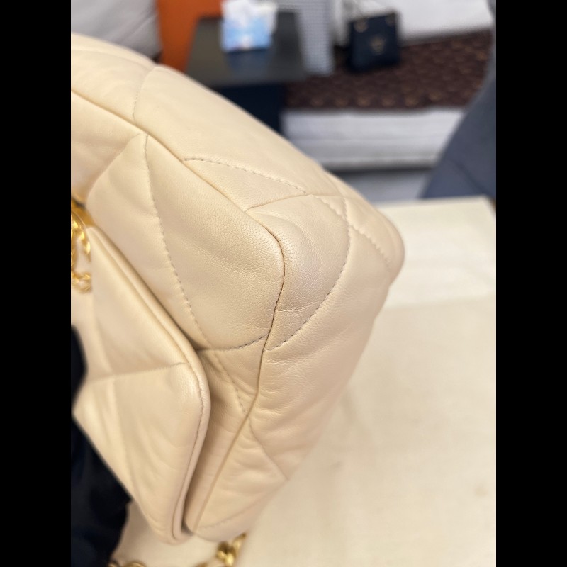 Chanel 奶杏色金扣19bag小號-4