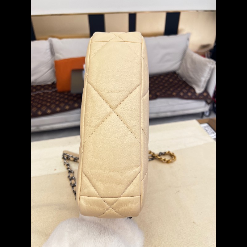Chanel 奶杏色金扣19bag小號-5