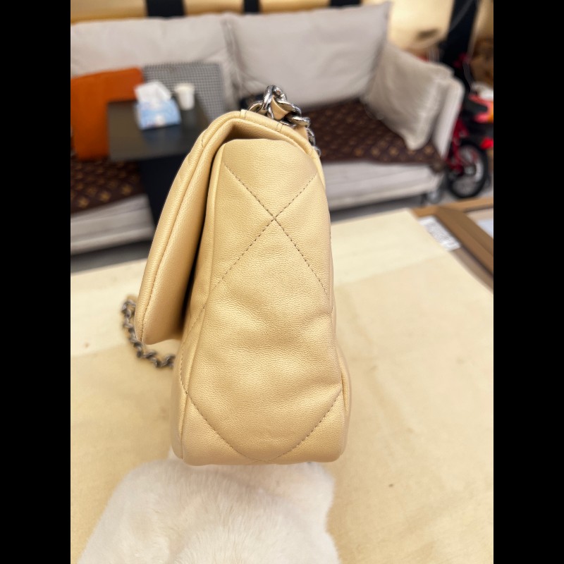 Chanel 奶杏色金扣19bag小號-6