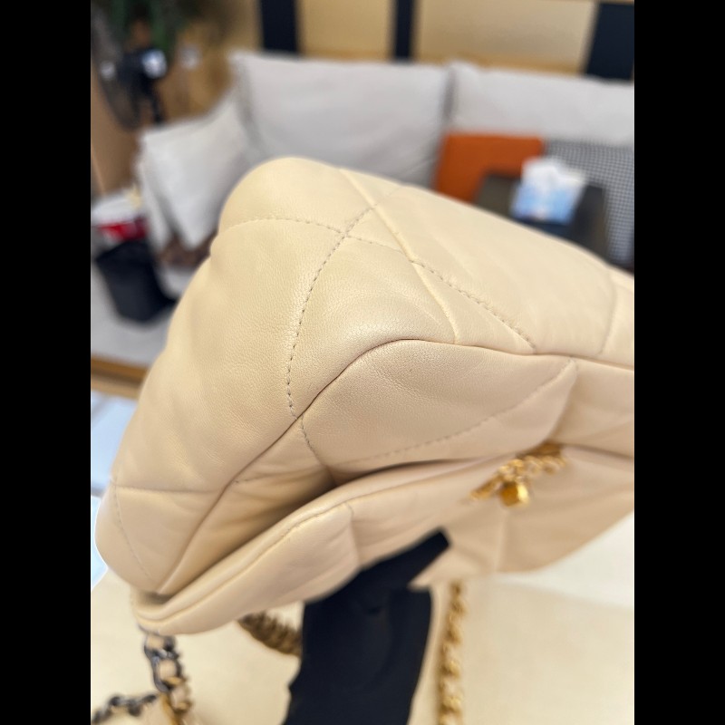 Chanel 奶杏色金扣19bag小號-7