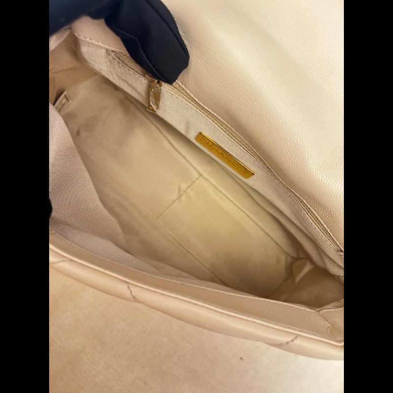 Chanel 奶杏色金扣19bag小號-9