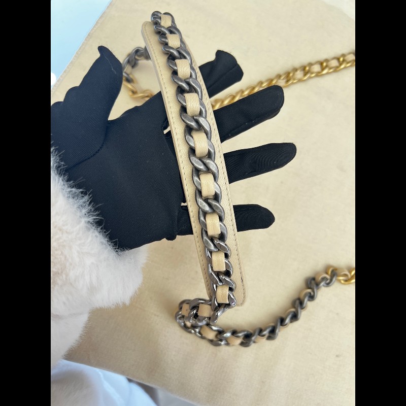 Chanel 奶杏色金扣19bag小號-11